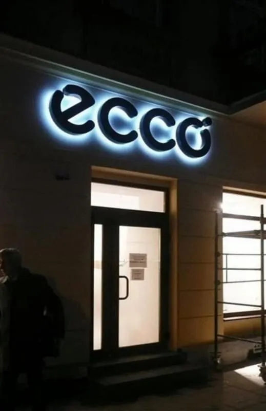 Litere cu iluminare halou