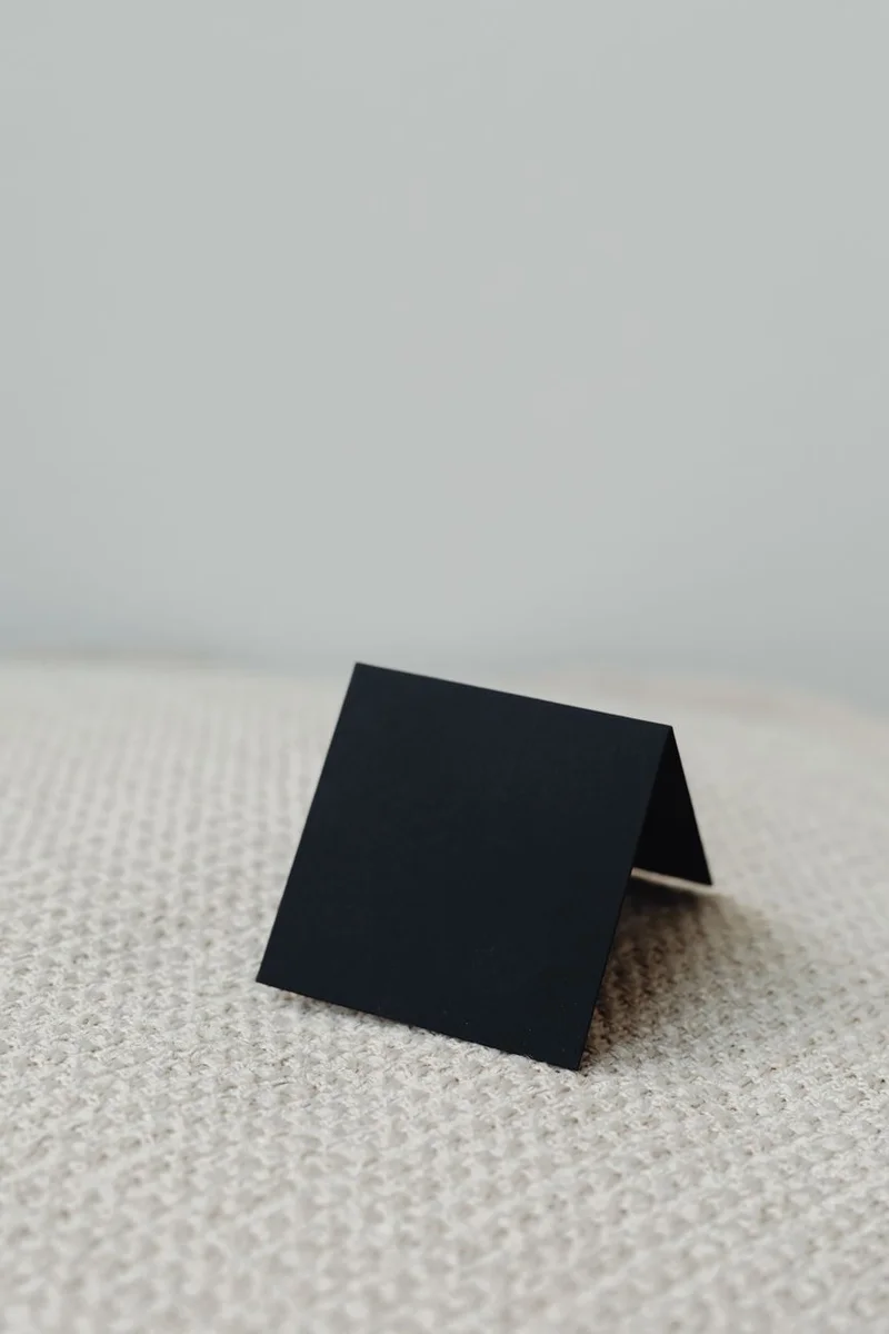 Design table-tent (foto: pexels / https://kaboompics.com/, Pexels License (free to use))