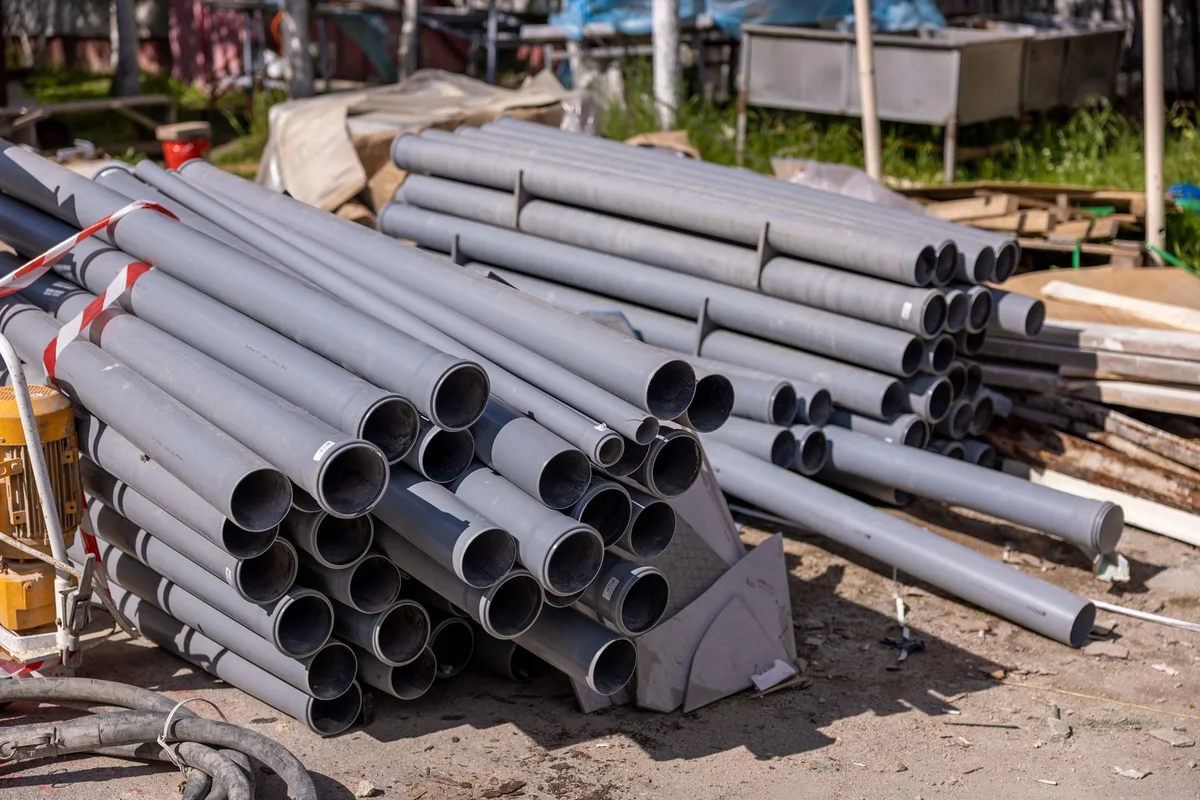 Debitare CNC (Freza) — PVC (foto: pexels / Sergei Starostin, Pexels License (free to use))